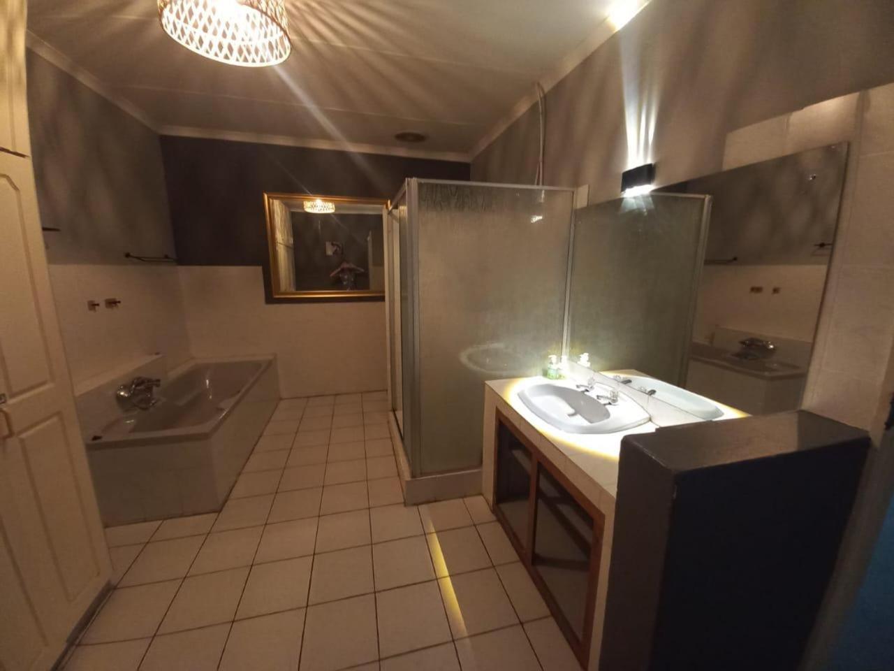 Anri Guesthouse Bloemfontein Exteriör bild