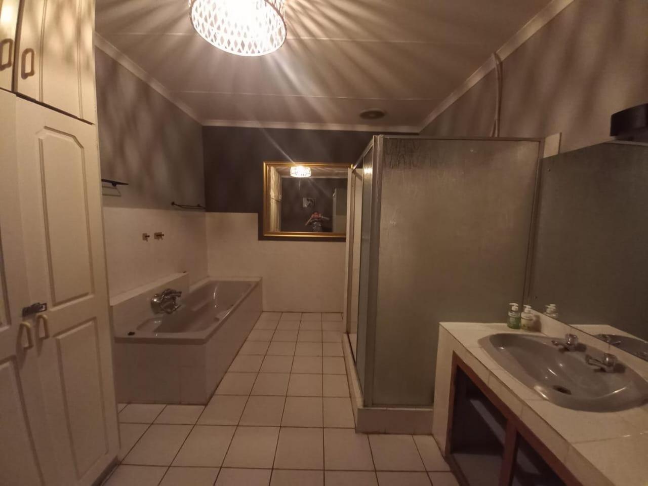 Anri Guesthouse Bloemfontein Exteriör bild