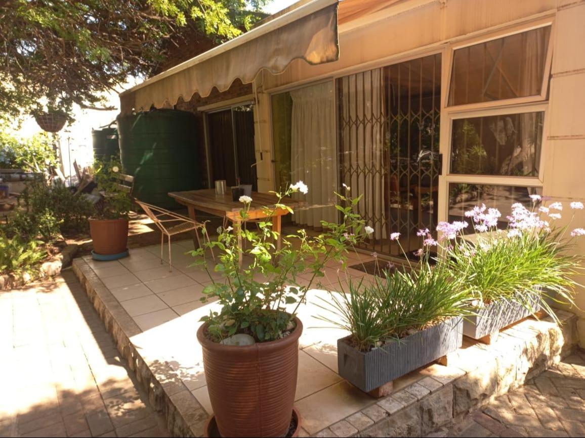 Anri Guesthouse Bloemfontein Exteriör bild